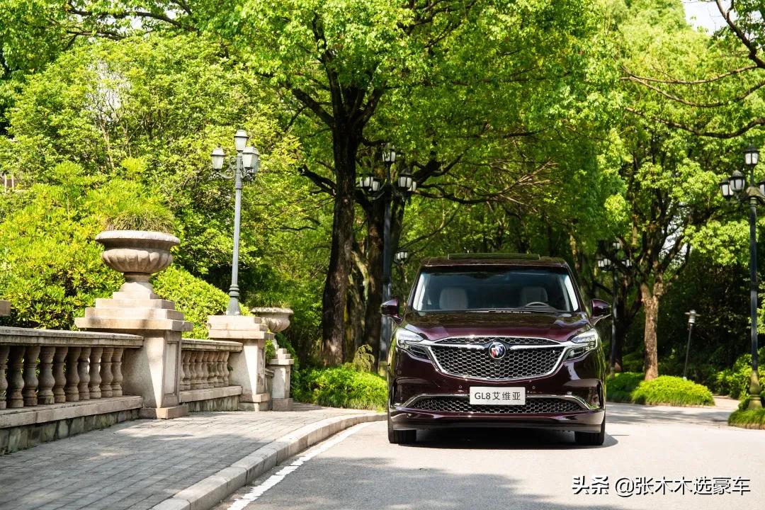 别克商务车gl8领导座位,别克gl8商务车坐八个人