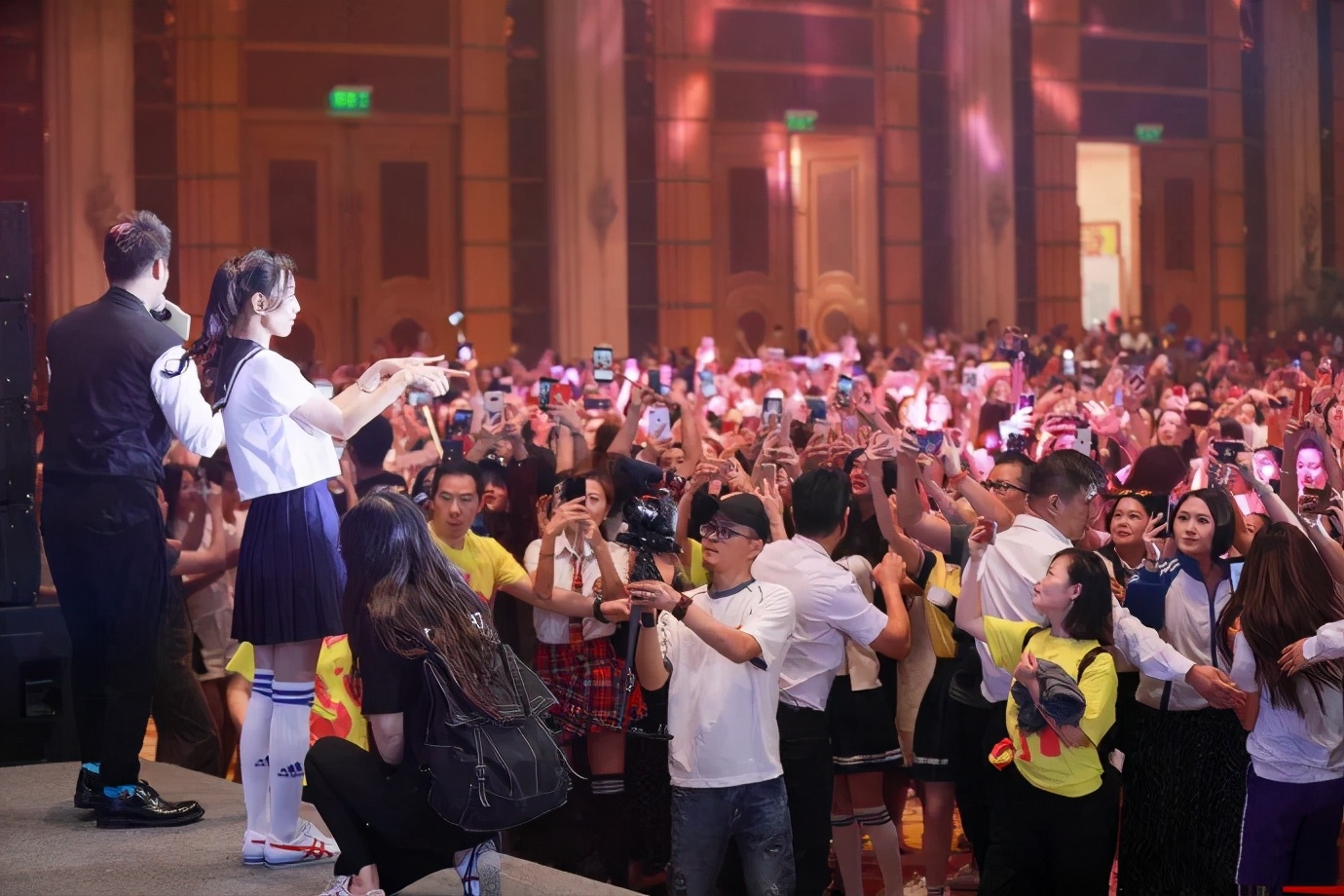 富婆张庭的迷惑行为:身家300亿,日花费不到10元?