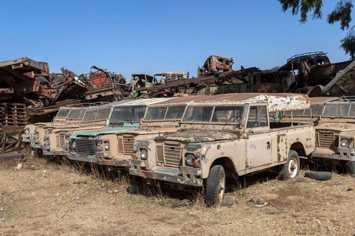 *用军**越野车6000块一辆，一个月内900辆被哄抢一空