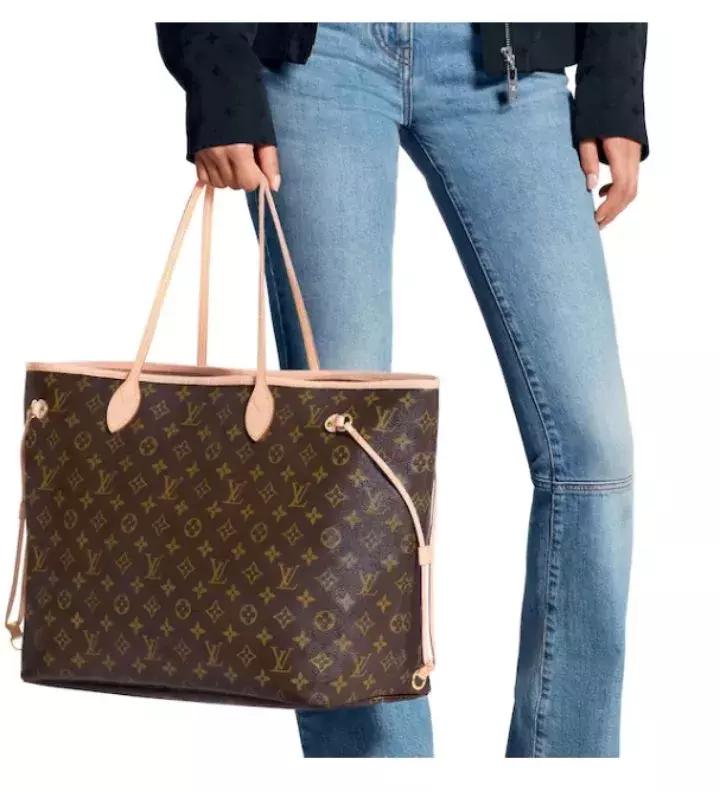 还在执迷于小包？王菲、杨幂早就背上了实用能装的...购物袋？