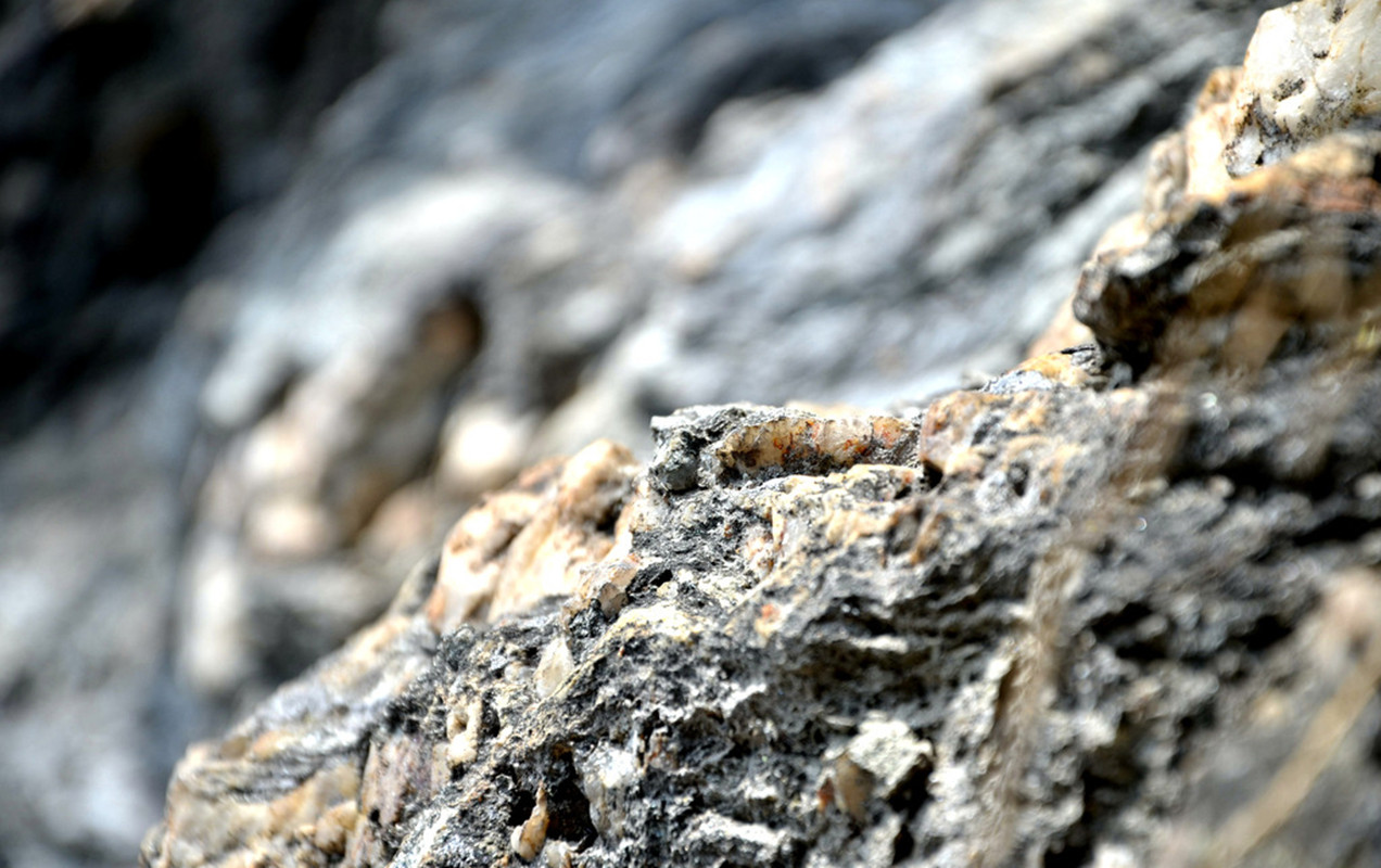 在太平洋掉下去会怎么样,花岗岩一摔就碎了吗