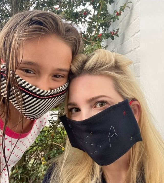 伊万卡穿粉红色衣服出席会议照片 (伊万卡重返白宫演讲)