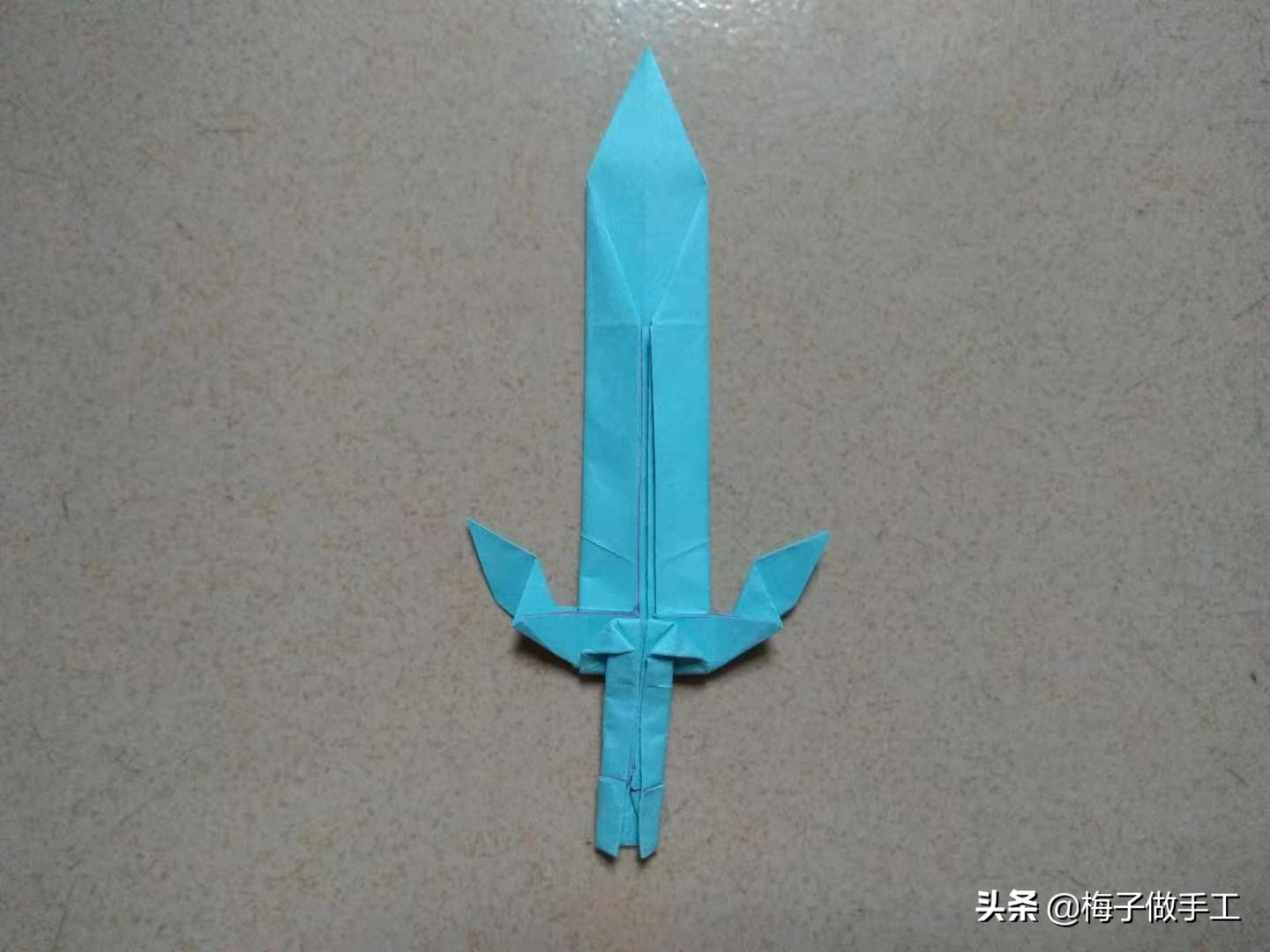 儿童手工折纸制作宝剑,又简单又好玩的手工折纸武器