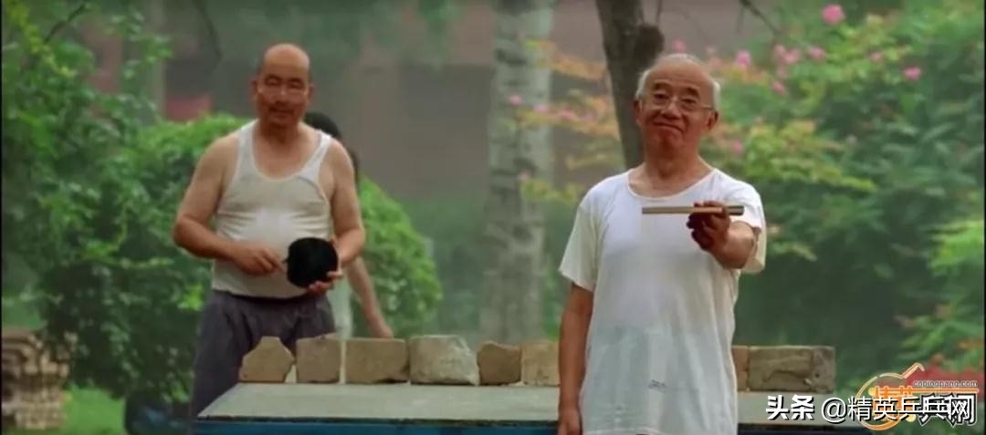 搞定女神的“曲线救国”之策：经济实惠助“岳父”成为社区乒霸