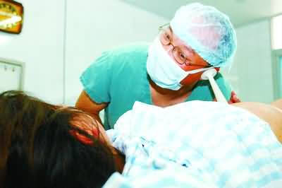 产科男医生的“一阳指”,为啥“过来人”都不愿意再提?