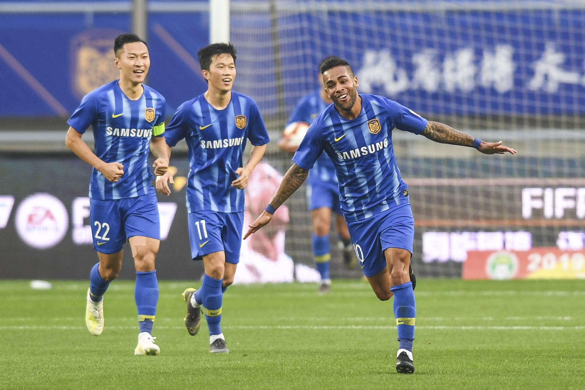 足球背后的巨头,足球背后的财团是谁