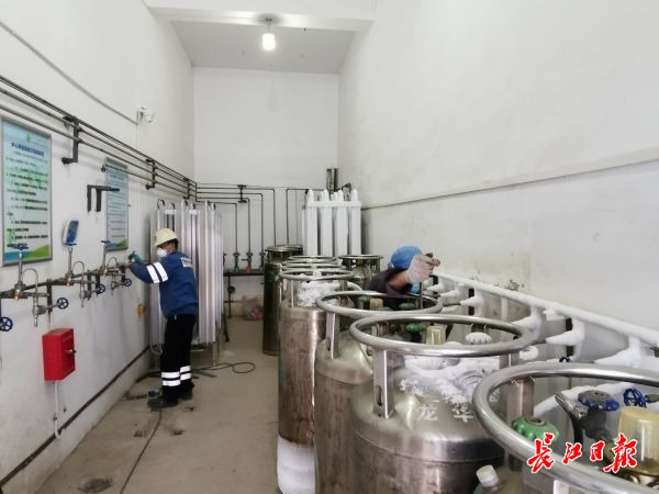 武汉医院患者出院,武汉肺科医院新冠肺炎患者出院