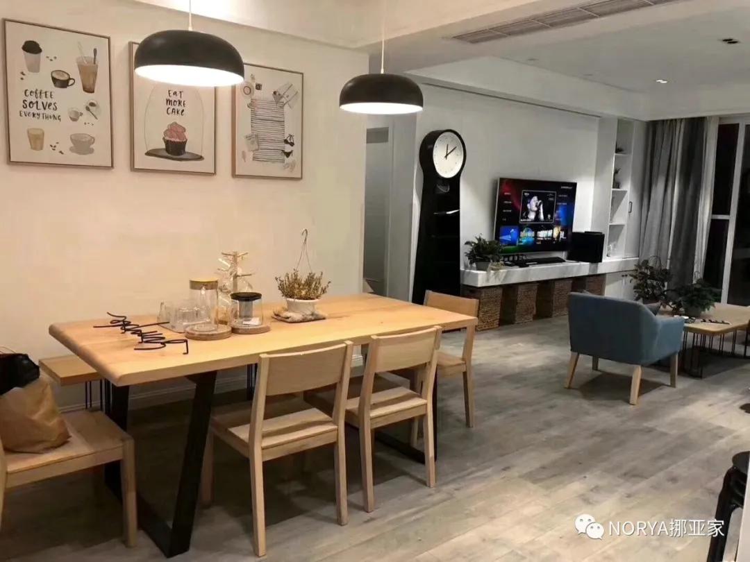 在客厅吃饭才能感觉到舒服,在客厅吃东西和饮料