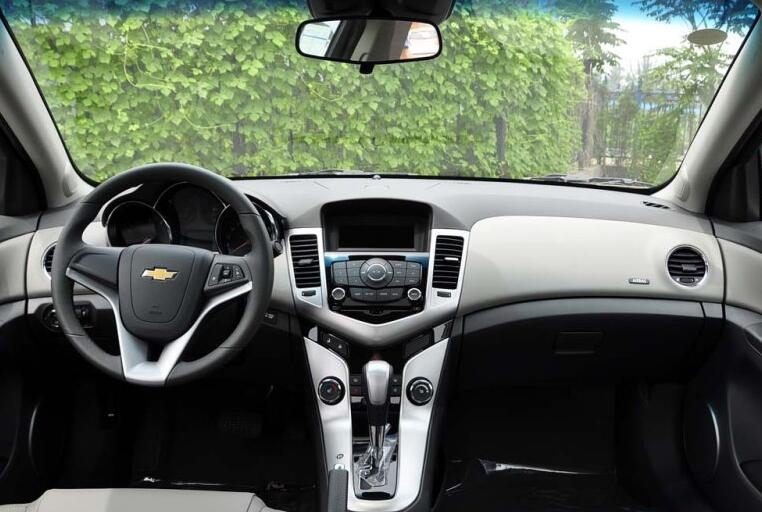 雪佛兰科鲁兹15款一代经典落幕,雪佛兰老款科鲁兹现在很少见了