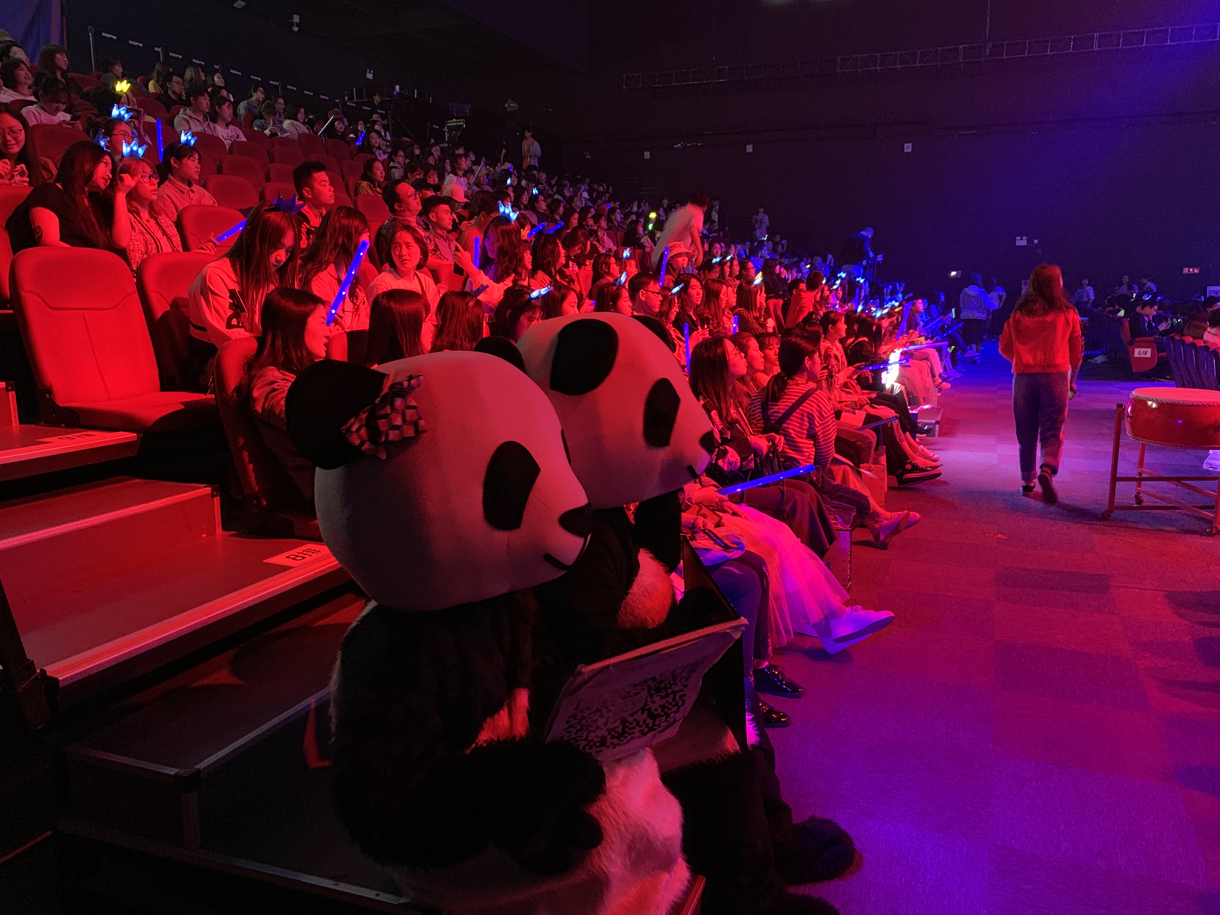 太古里滑板小哥,滑板男孩太古里