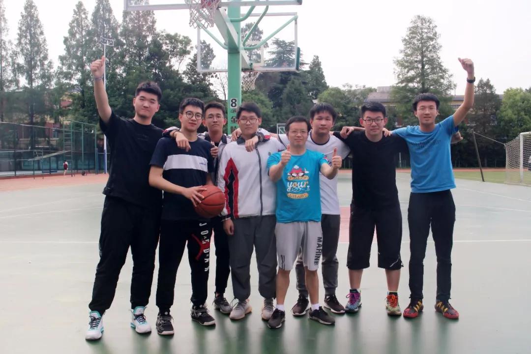 “高光”下的南京十三中换帅