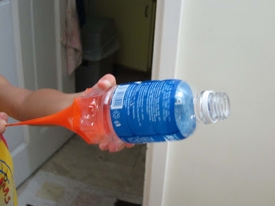 气球套瓶子科学小实验,用塑料瓶和气球变废为宝做成玩具