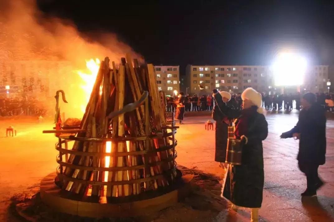 蒙古族小年祭火仪式,蒙古族祭火仪式一般几点开始