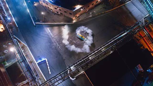 我怀疑她在开车但是我没有证据,我怀疑你在飙车是什么梗