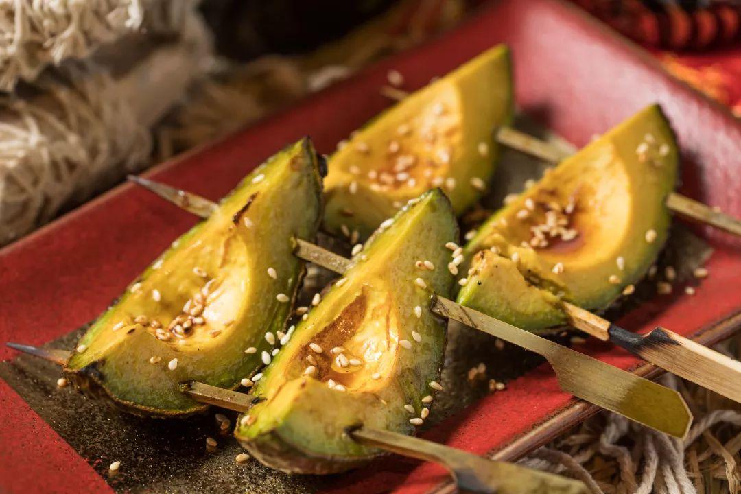 日式酒场大哥大出来营业了，凌晨3点还被小仙女围观