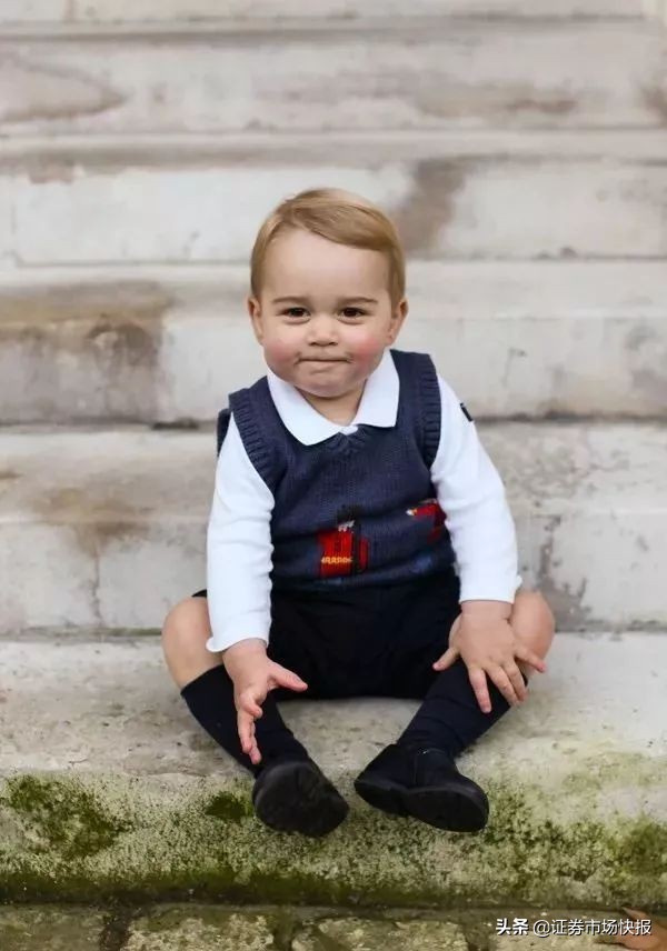 英国乔治小王子6岁了！作为王室继承人也逃不过“鸡血妈妈”