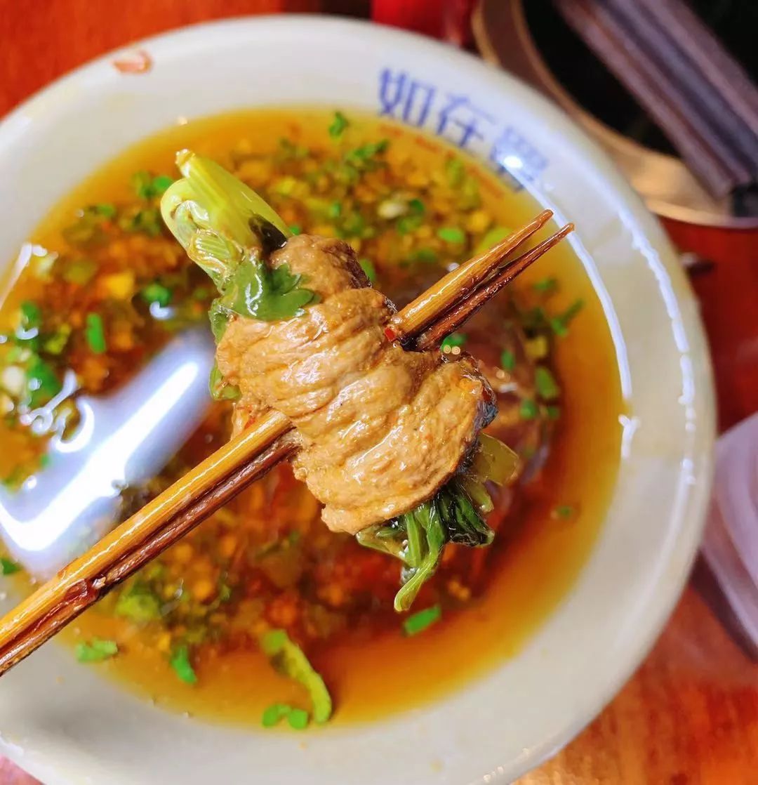 藏在火锅店里的最强演艺，吃着火锅听着歌，长春这家店真是嗨爆了