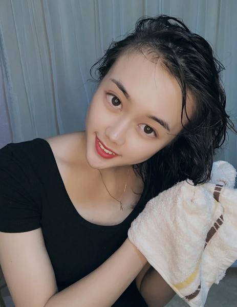 洗完头四天出油正常吗,刚洗头发怎么让头发变得很好看