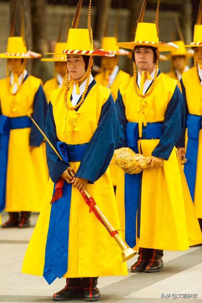 近20年韩国服饰风格,一衣带水服装