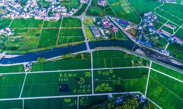 钱塘江出现巨幅画作,钱塘江大潮图片绘画