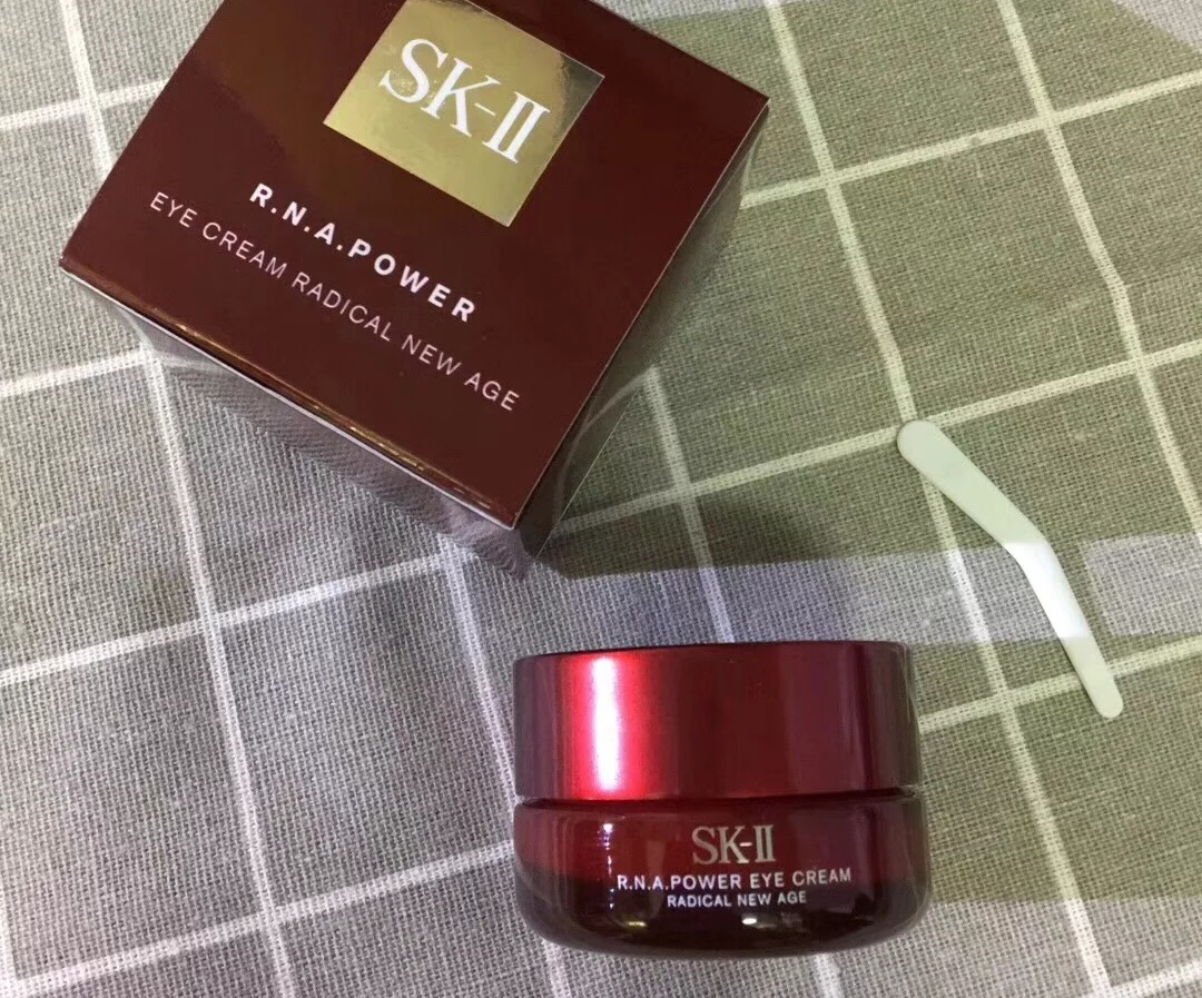 sk2护肤品排行：神仙水位居第一，小灯泡次之，大红瓶也榜上有名