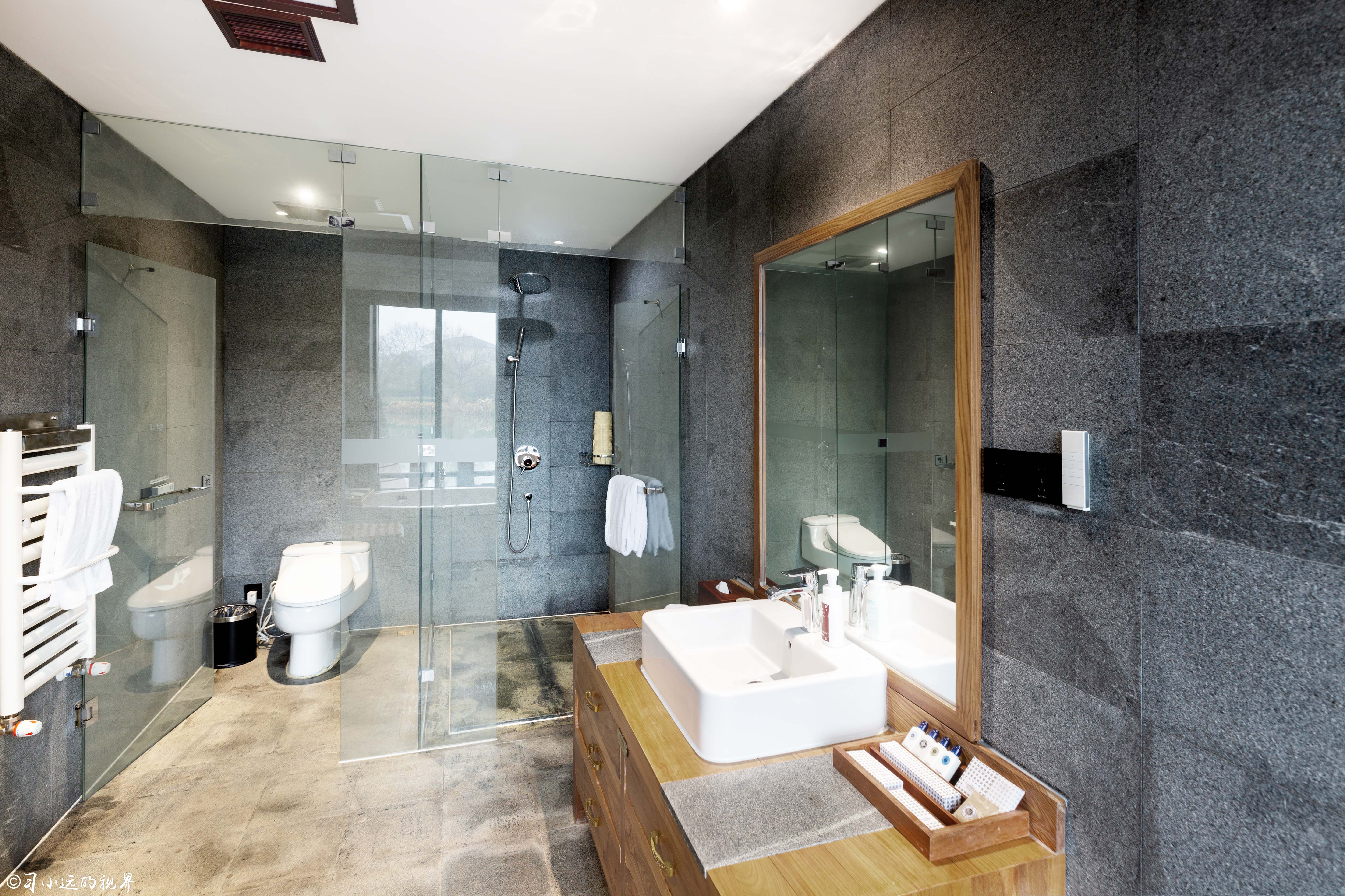 这个藏于梅花深处的幽静山庄，让你抛却繁杂，静享浮光