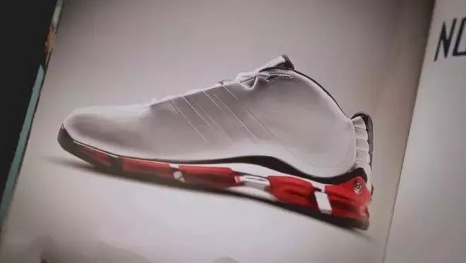 米切尔要求阿迪达斯出签名鞋,阿迪达斯米切尔最新款篮球鞋