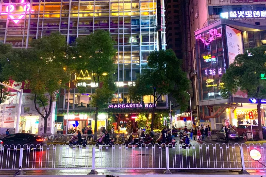 享受这个城市的美好,感受长沙这座不夜城