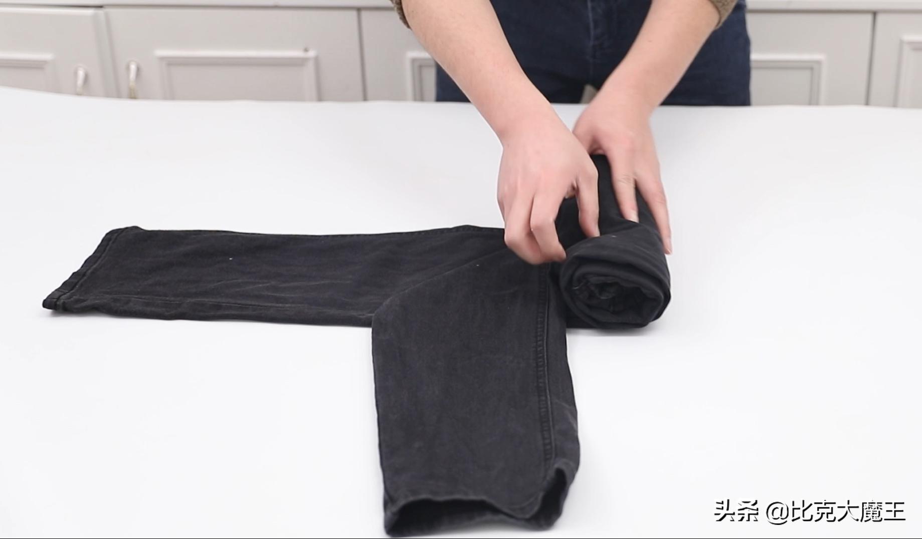 厚衣服怎么叠比较省空间,怎么叠厚衣服省空间行李箱