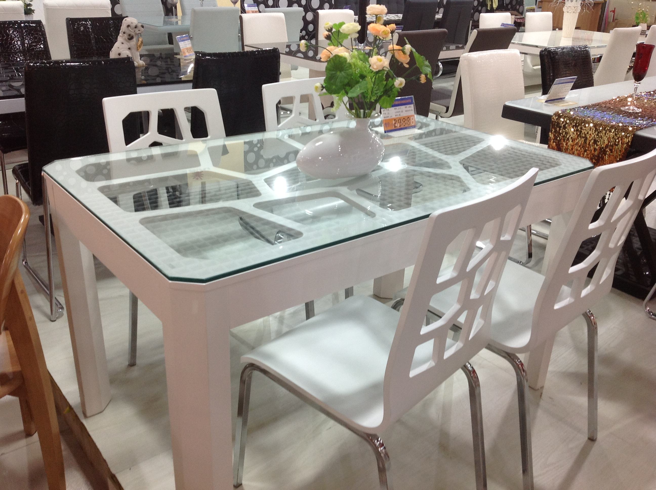 实木餐桌实用吗,木质餐桌什么材质的好