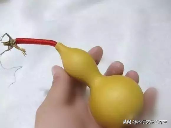 文玩葫芦龙头红线怎么缠,葫芦龙头红绳拴法教程