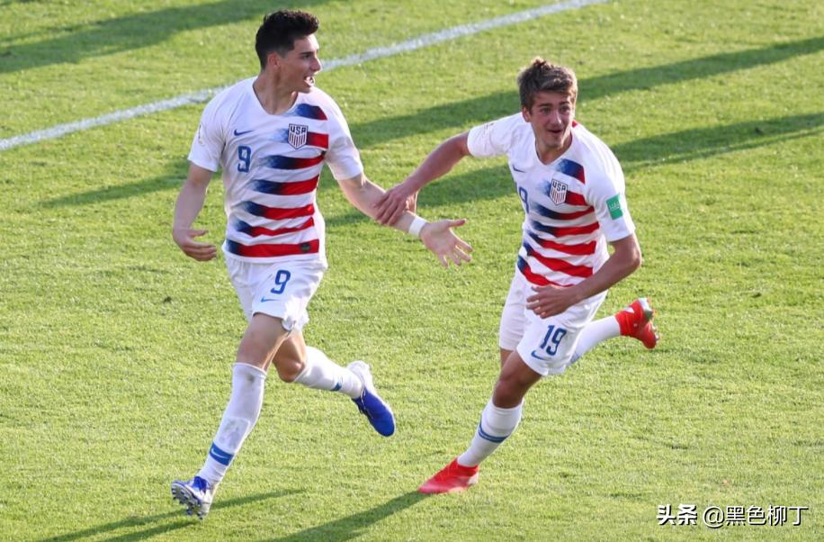 大冷!世青赛头号热门出局,球员捂脸不敢相信,“足球荒漠”逆袭