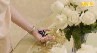 扒开衣服，这女人杀疯了