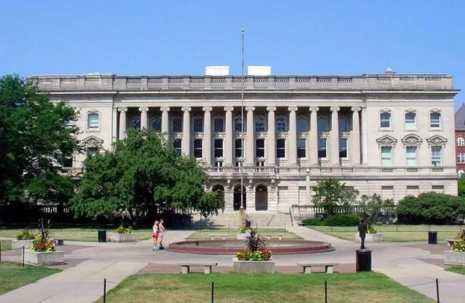 乔布斯为什么要抛弃第一个女儿,苹果创始人乔布斯几岁走的