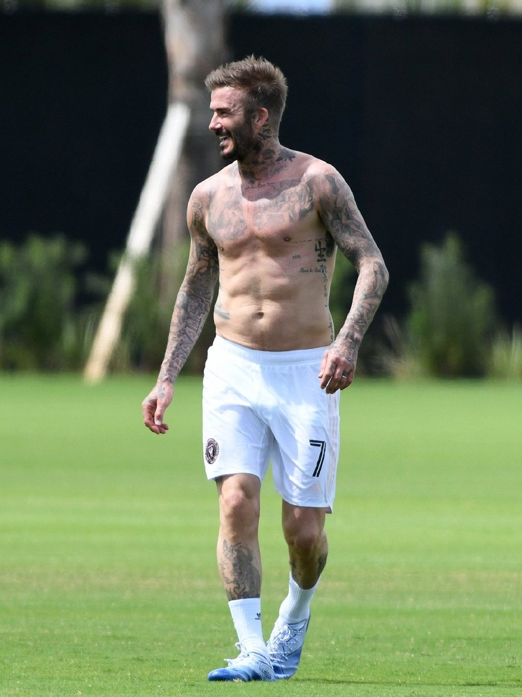 贝克汉姆55分身材,贝克汉姆三儿子克鲁兹肌肉