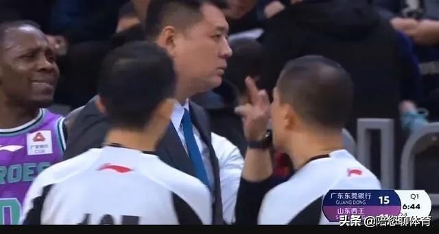 cba球员不满裁判判罚口吐芬芳,cba福建朱世龙教练口吐芬芳