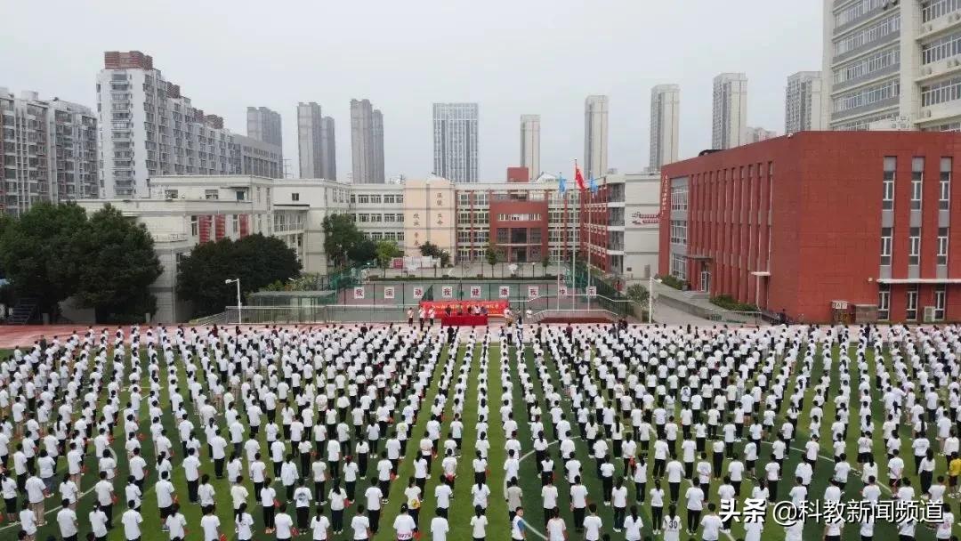 合肥工业大学欢迎新同学,热烈欢迎各位新同学返校