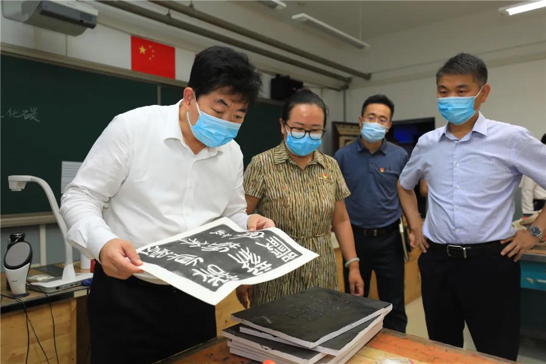 局领导督导检查学校开学工作,新学期开学准备工作