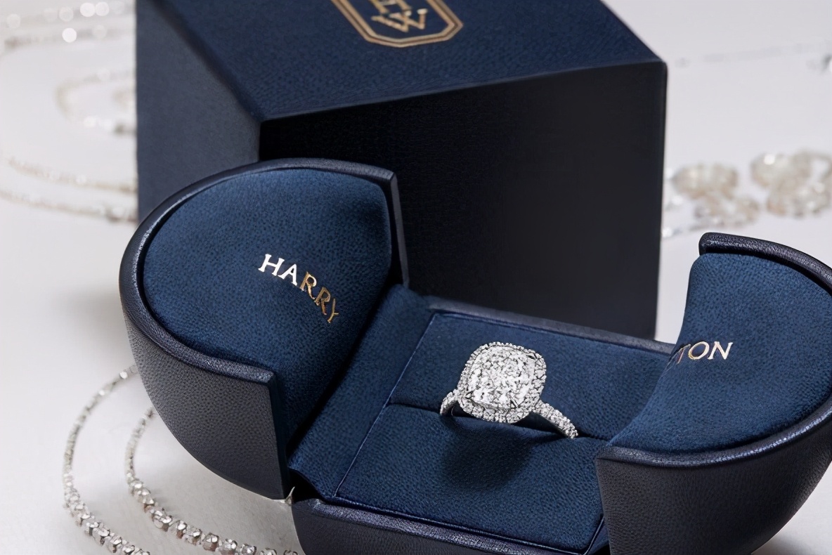 5万元买表还是买钻戒好 (5万能买什么成色的钻戒)