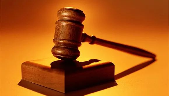 「案例」将坐台小姐带至酒店强行亲摸属于强奸未遂还是强制猥亵