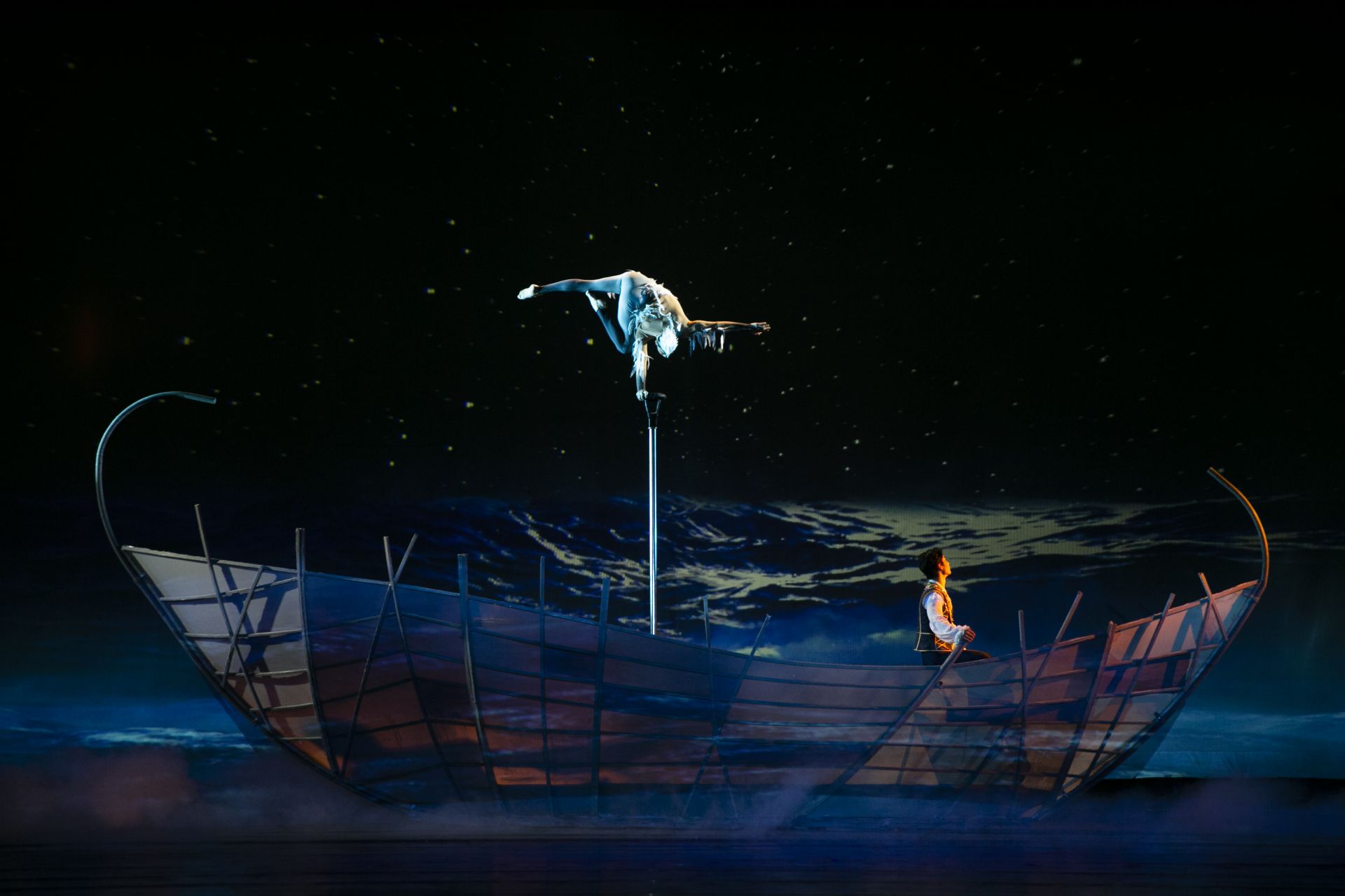 西安战旗杂技团天鹅湖,战士战旗杂技团天鹅湖