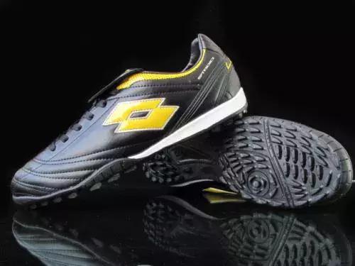 世界第一足球鞋,第一双无鞋带足球鞋