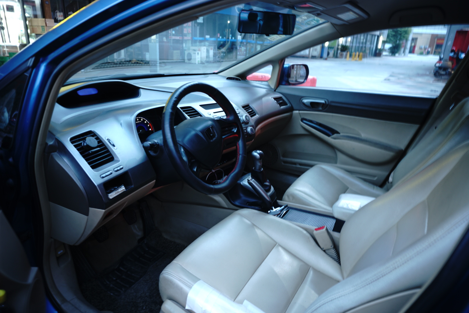 一失手买个大众赔了1万多。。。。伤透了心