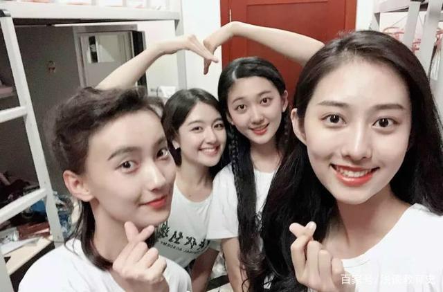 女生宿舍来大姨妈咋办,男生来女生宿舍接女友