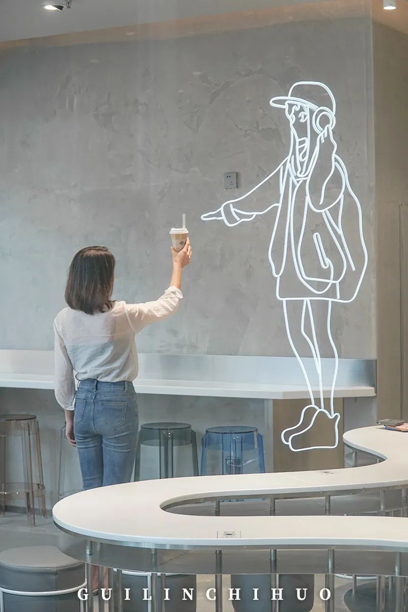 桂林奶茶店探店拍照,性冷淡风奶茶店拍照墙布置