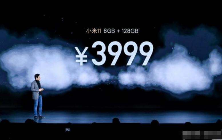 库克和雷军看手机,库克雷军担心的事