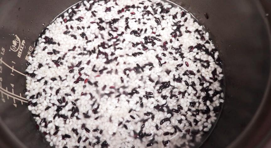 糯米饭卷的糯米如何蒸,糯米蒸肉丸一口一个