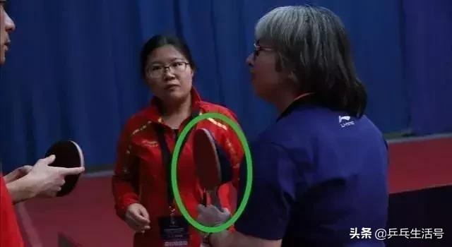 周雨反手撕乒乓球,周雨撕球拍胶皮视频