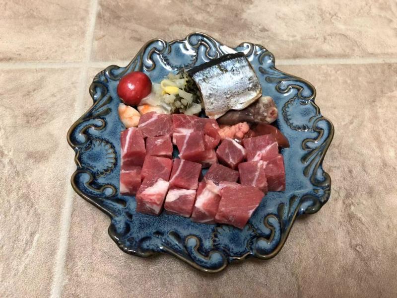 猫咪打喷嚏眼睛有分泌物怎么办,猫咪打喷嚏伴随呕吐怎么办