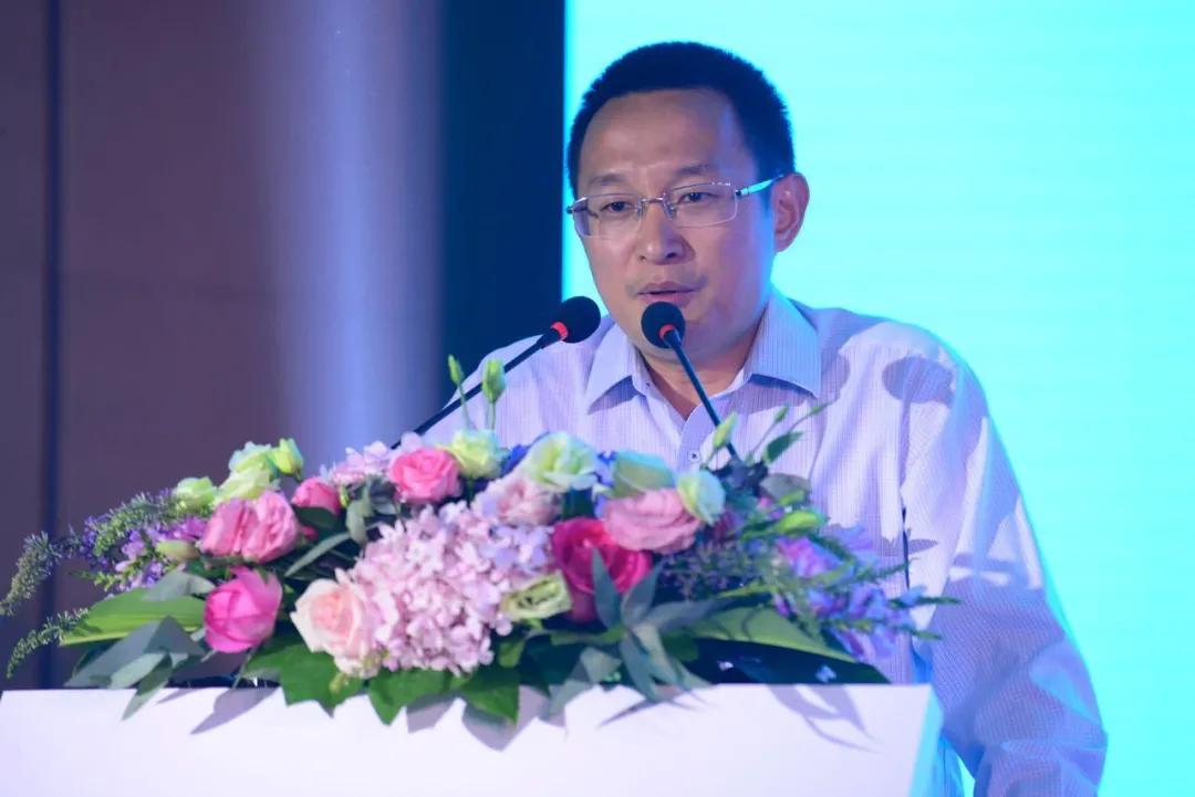 从穷小子变成富豪的传奇人生,从打工仔到身价千亿的传奇之路